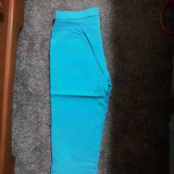 Women's capris pant - Picture 3 of 3
